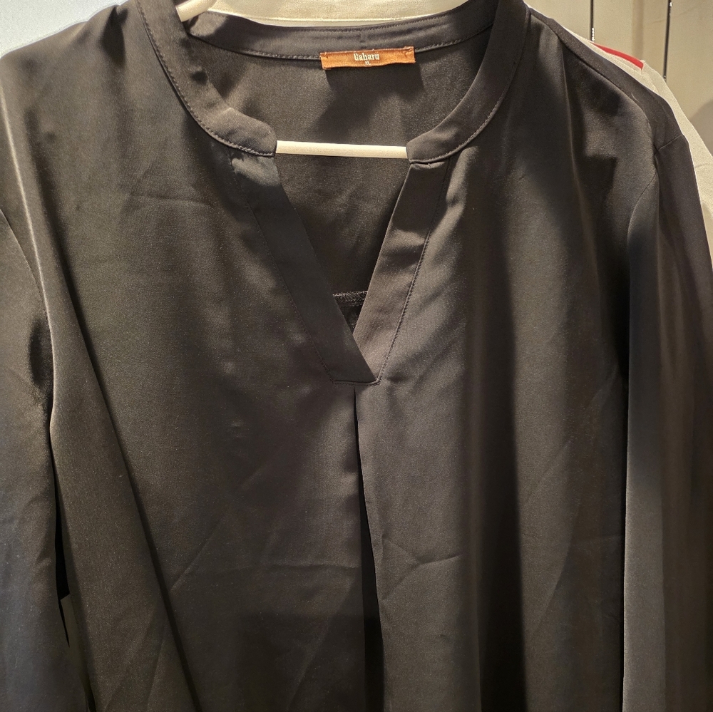 Black Women’s V-Neck Pleat Blouse